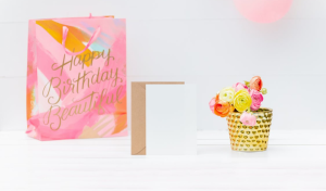 Read more about the article The Ultimate Guide to What to Write in a Birthday Card
