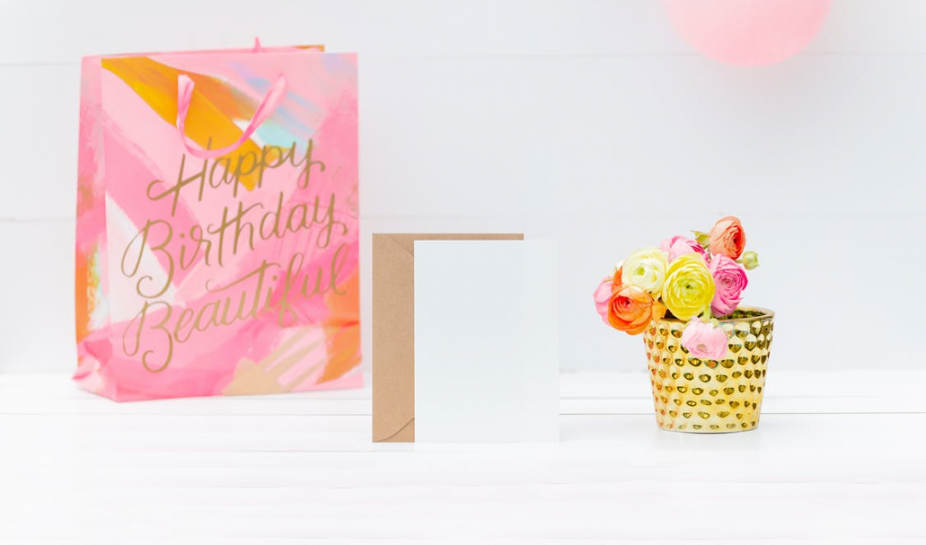 You are currently viewing The Ultimate Guide to What to Write in a Birthday Card