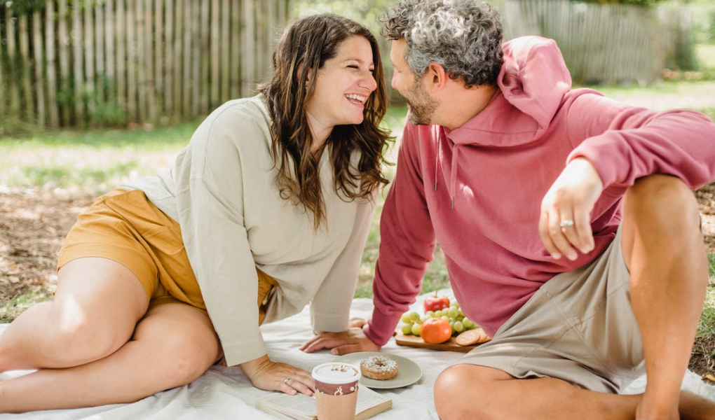 You are currently viewing A Complete Guide for Couples to Pack an Amazing Picnic