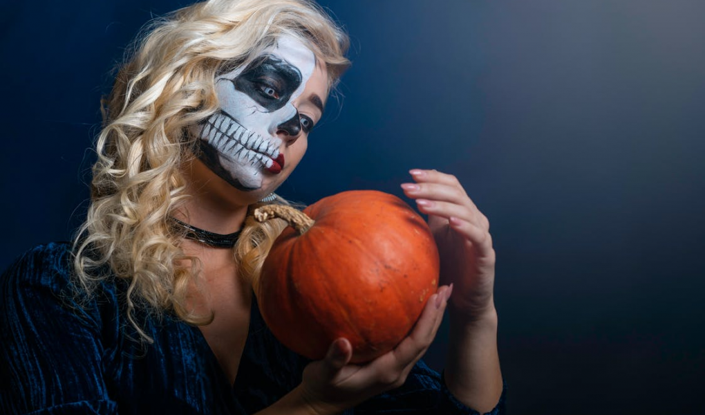 You are currently viewing 19 Easy and Fun Halloween Face Paint Ideas Your Loved Ones Will Enjoy