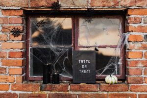 Read more about the article Creepy-Crawly Halloween Spider Decorations to Make Your Skin Crawl