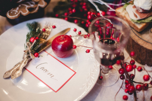 Read more about the article 19 Christmas Table Decorations to Transform Your Holiday Feast